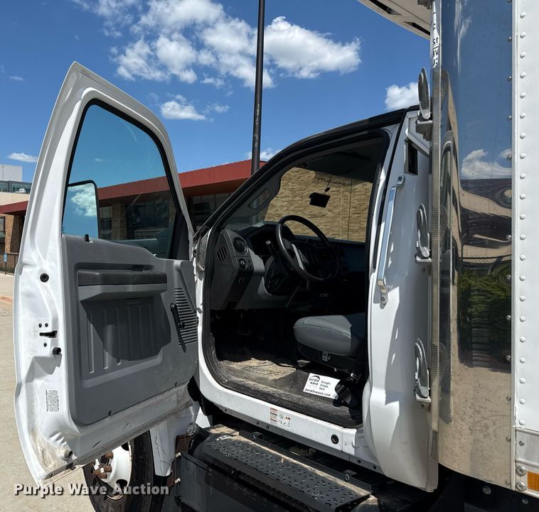 image for item DS4281 2017 Ford F650 refrigerated truck