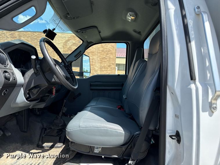 image for item DS4281 2017 Ford F650 refrigerated truck