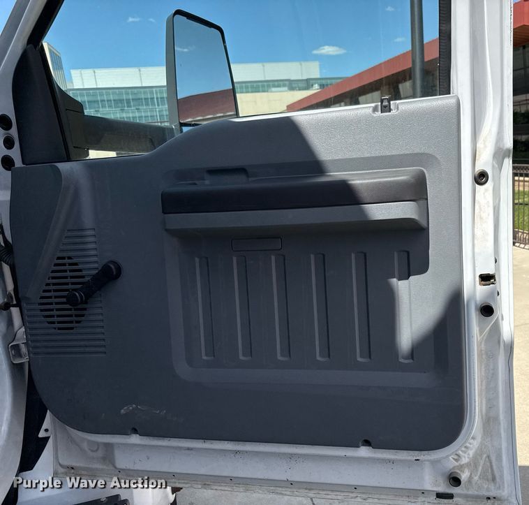 image for item DS4281 2017 Ford F650 refrigerated truck