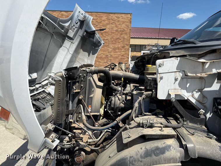 image for item DS4281 2017 Ford F650 refrigerated truck