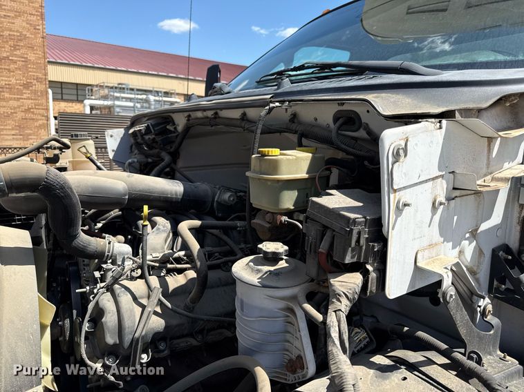 image for item DS4281 2017 Ford F650 refrigerated truck