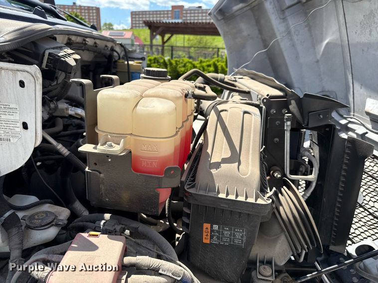 image for item DS4281 2017 Ford F650 refrigerated truck