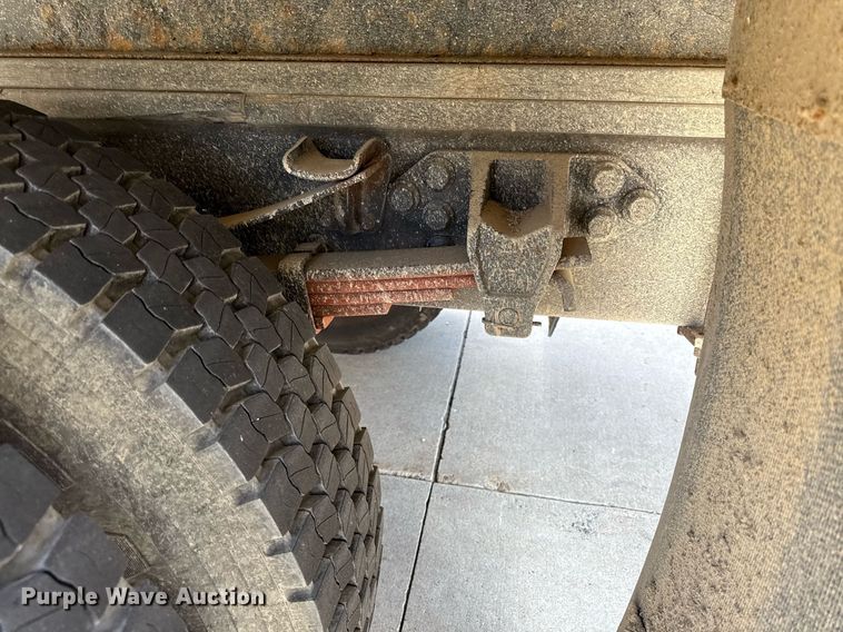 image for item DS4281 2017 Ford F650 refrigerated truck