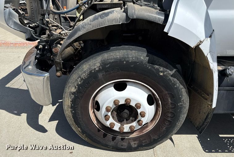 image for item DS4281 2017 Ford F650 refrigerated truck