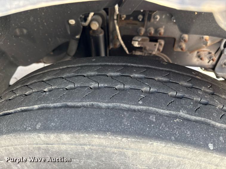 image for item DS4281 2017 Ford F650 refrigerated truck