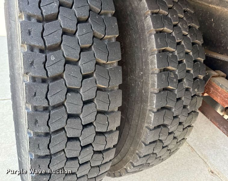 image for item DS4281 2017 Ford F650 refrigerated truck