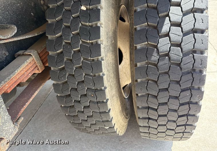 image for item DS4281 2017 Ford F650 refrigerated truck