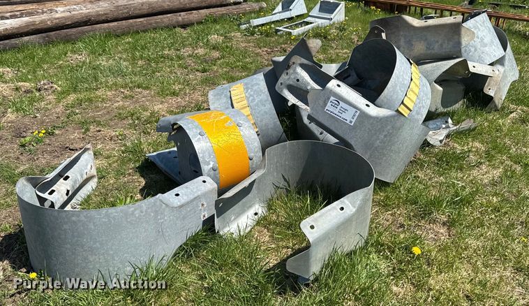 image for item DT0719 Approximately 17 guardrail end terminals