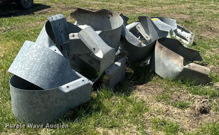 image for item DT0719 Approximately 17 guardrail end terminals