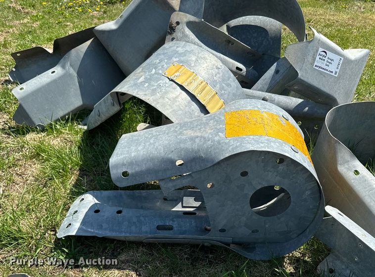 image for item DT0719 Approximately 17 guardrail end terminals