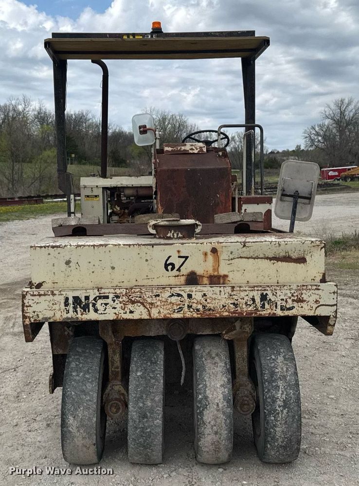 image for item DT0729 Ingersoll-Rand PT-120R pneumatic roller