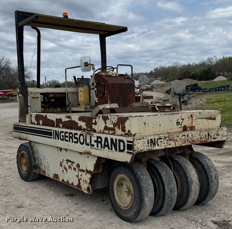 image for item DT0729 Ingersoll-Rand PT-120R pneumatic roller