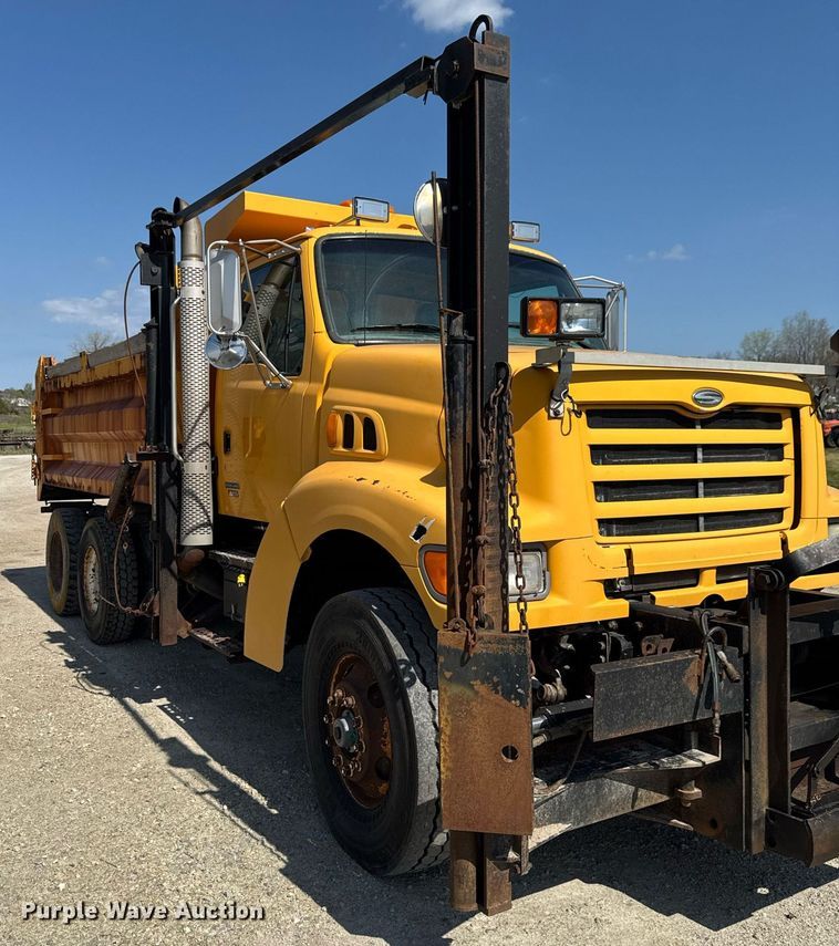 image for item DT0730 2000 Sterling LT9500 dump truck