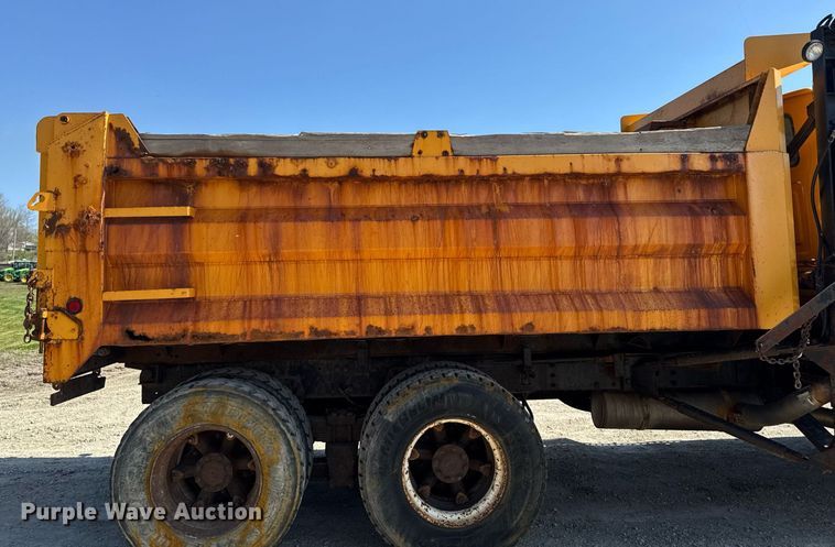 image for item DT0730 2000 Sterling LT9500 dump truck