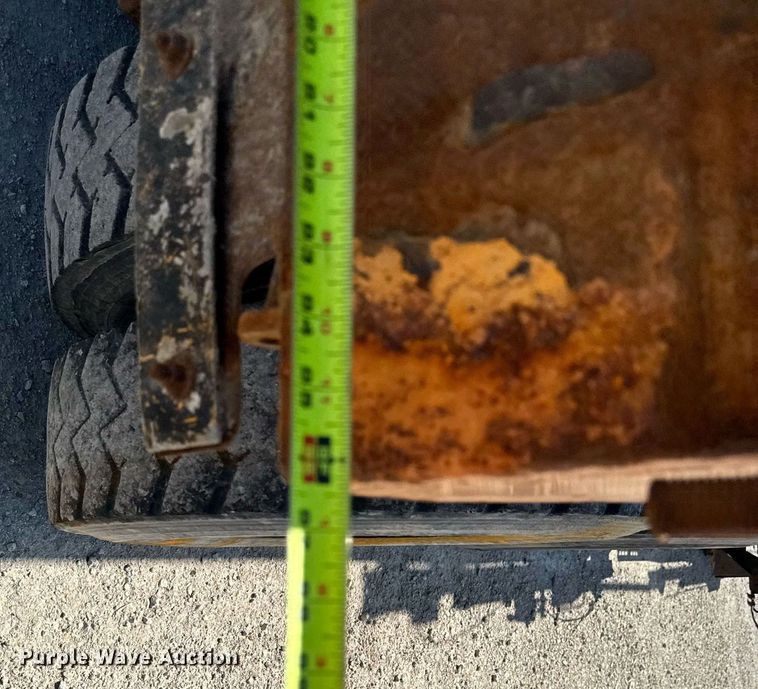 image for item DT0730 2000 Sterling LT9500 dump truck