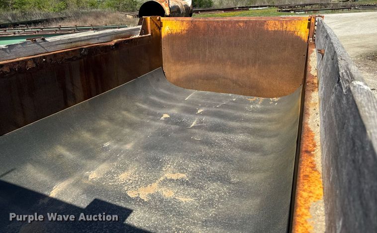 image for item DT0730 2000 Sterling LT9500 dump truck