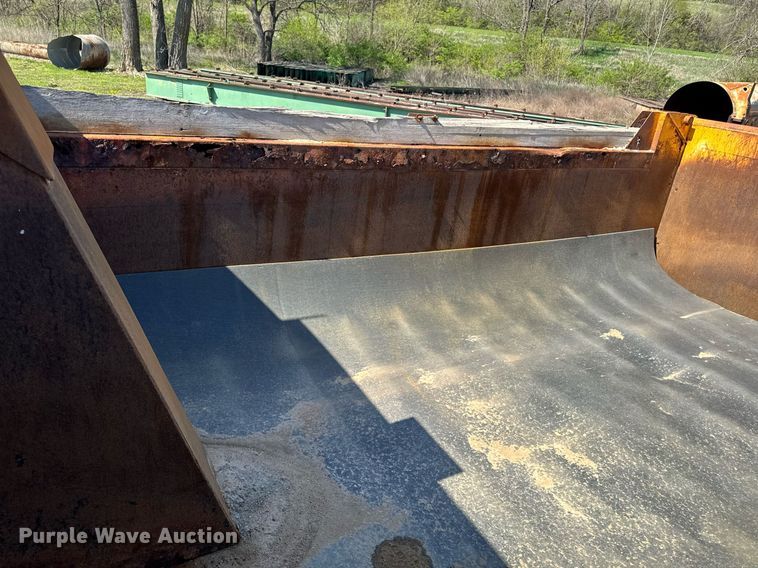 image for item DT0730 2000 Sterling LT9500 dump truck