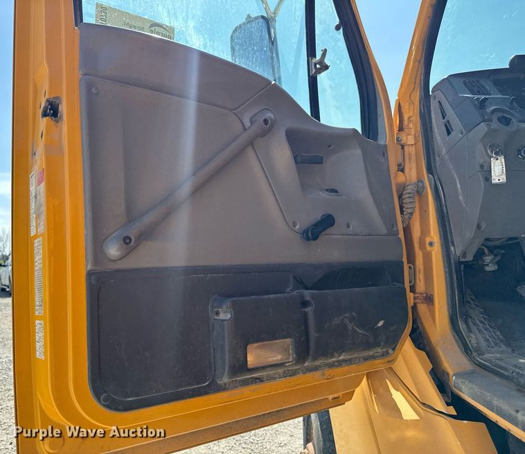 image for item DT0730 2000 Sterling LT9500 dump truck