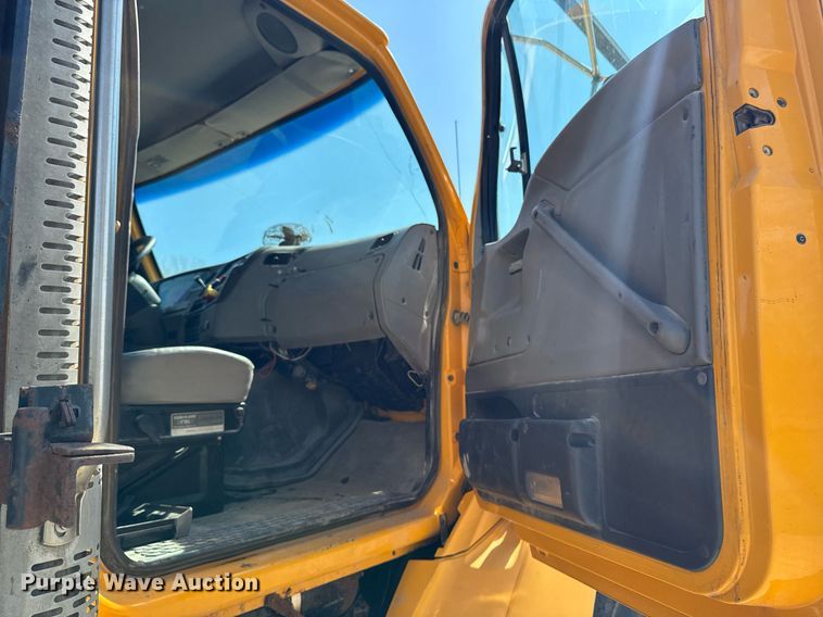 image for item DT0730 2000 Sterling LT9500 dump truck