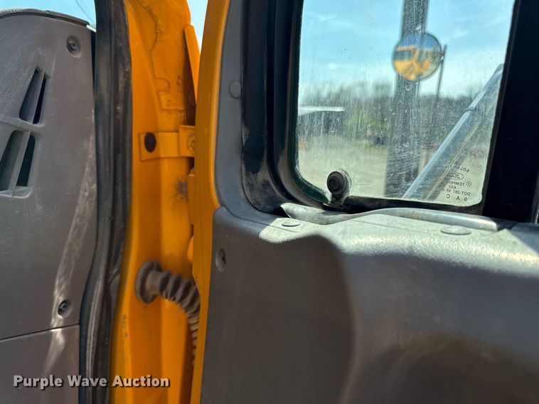 image for item DT0730 2000 Sterling LT9500 dump truck