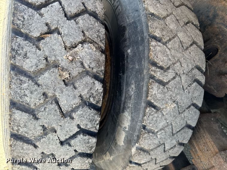 image for item DT0730 2000 Sterling LT9500 dump truck