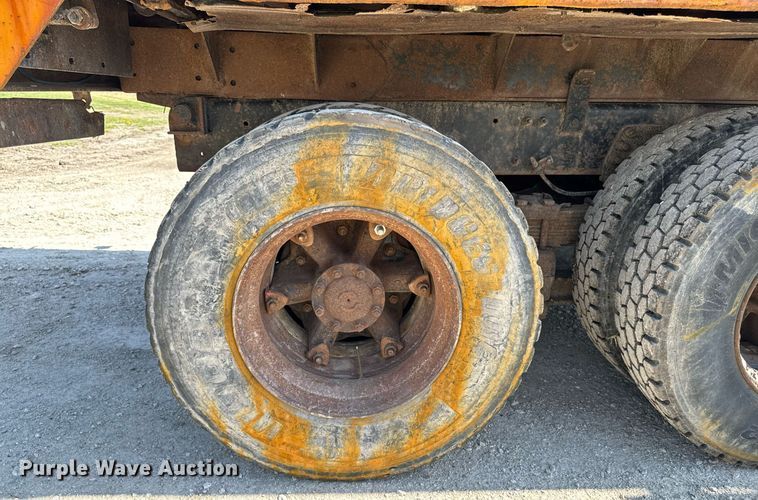 image for item DT0730 2000 Sterling LT9500 dump truck
