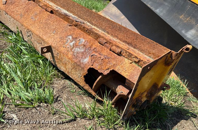 image for item DT0730 2000 Sterling LT9500 dump truck