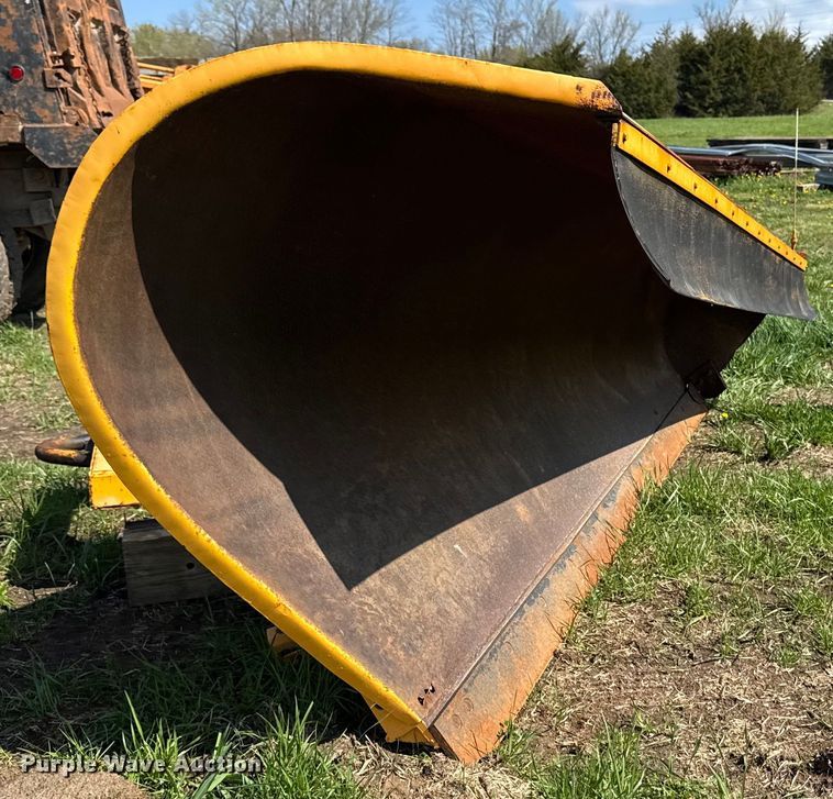 image for item DT0730 2000 Sterling LT9500 dump truck