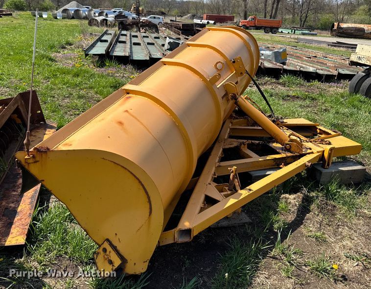 image for item DT0730 2000 Sterling LT9500 dump truck