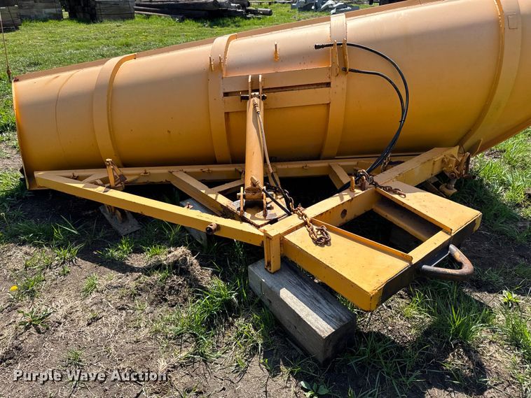 image for item DT0730 2000 Sterling LT9500 dump truck