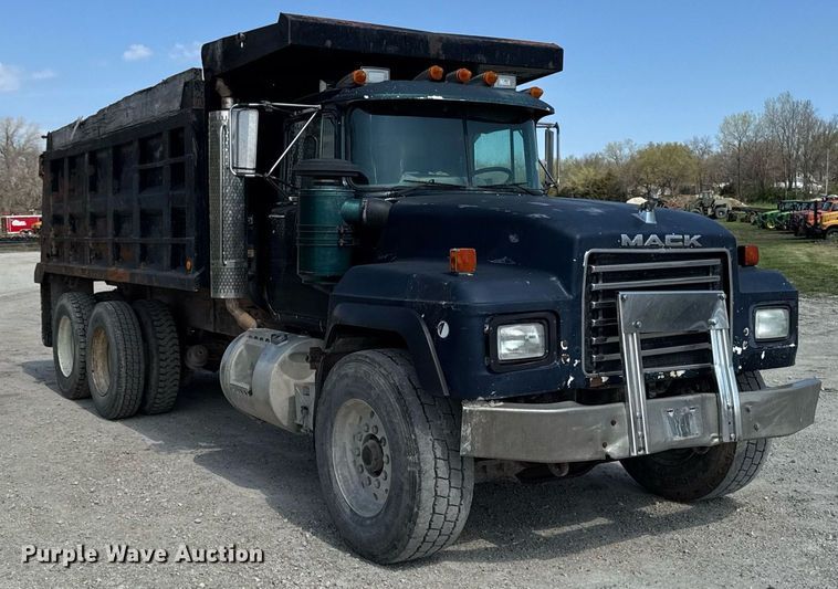 image for item DT0731 1998 Mack RD688S dump truck