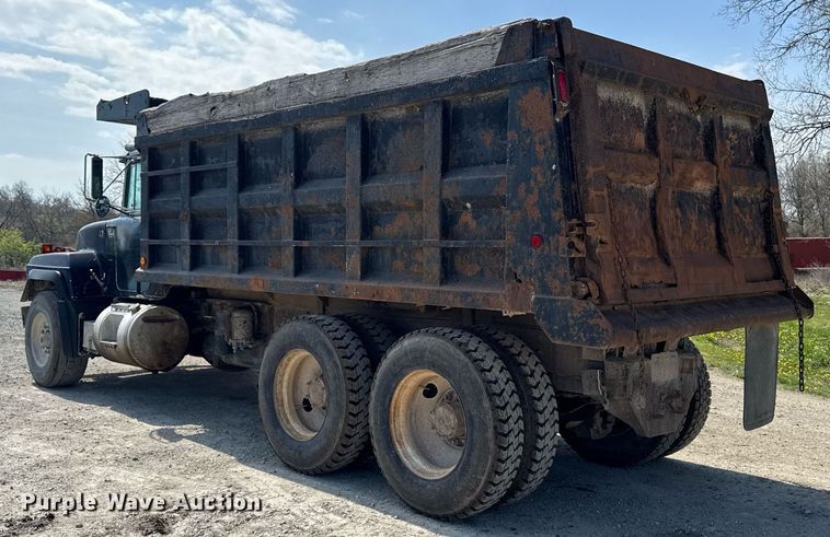 image for item DT0731 1998 Mack RD688S dump truck