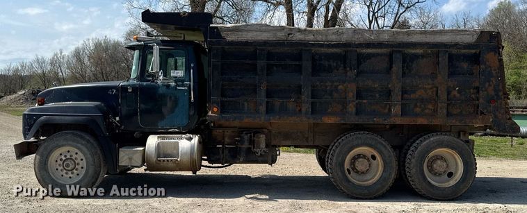 image for item DT0731 1998 Mack RD688S dump truck