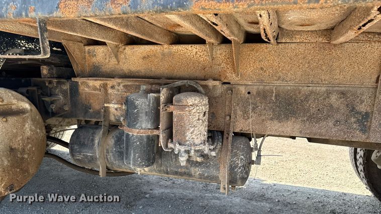 image for item DT0731 1998 Mack RD688S dump truck