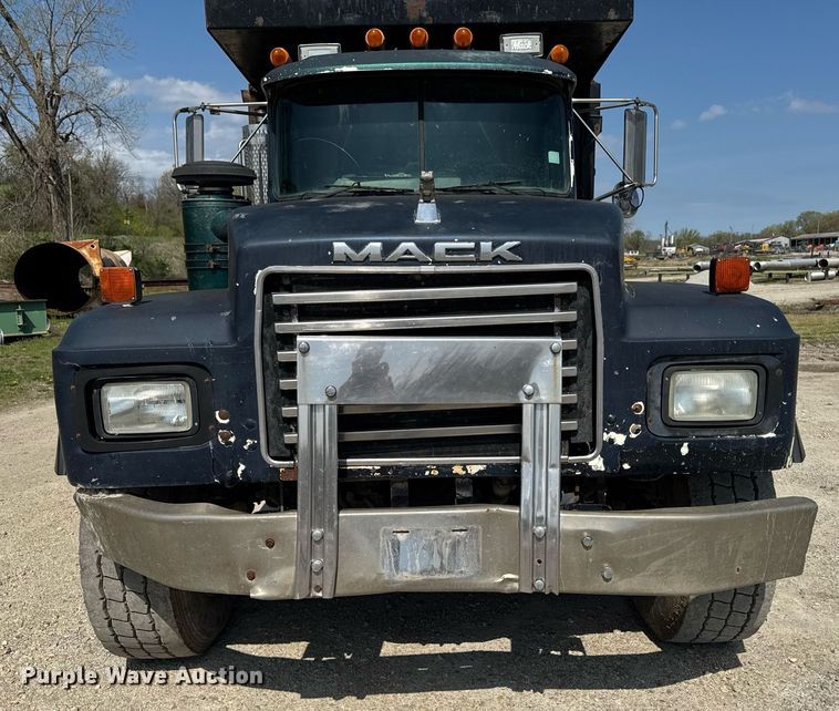 image for item DT0731 1998 Mack RD688S dump truck