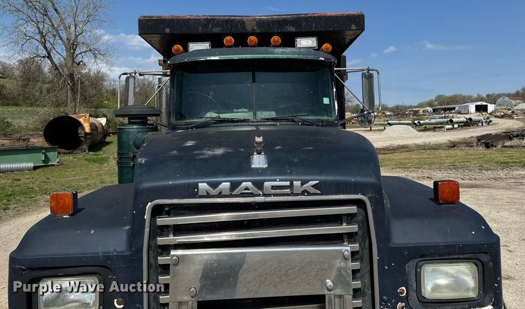 image for item DT0731 1998 Mack RD688S dump truck