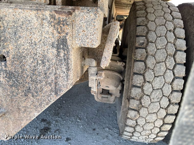 image for item DT0731 1998 Mack RD688S dump truck