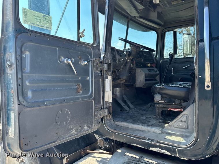 image for item DT0731 1998 Mack RD688S dump truck