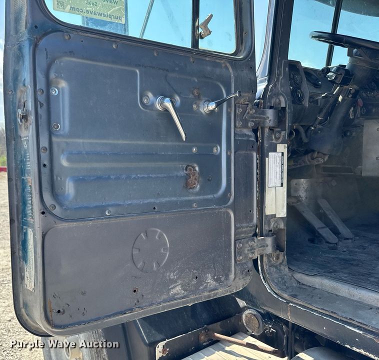 image for item DT0731 1998 Mack RD688S dump truck