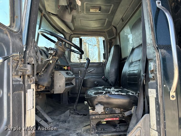 image for item DT0731 1998 Mack RD688S dump truck