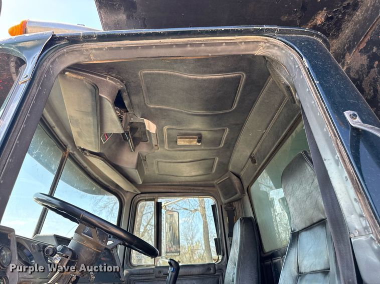 image for item DT0731 1998 Mack RD688S dump truck