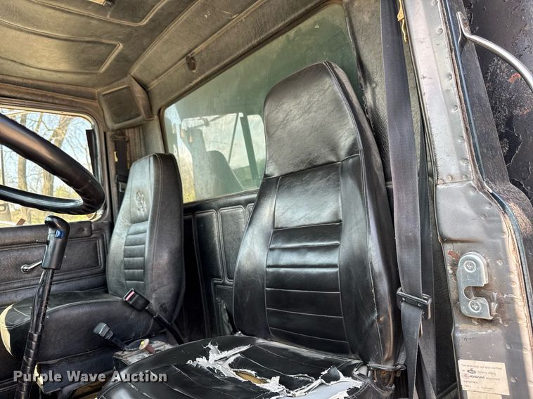 image for item DT0731 1998 Mack RD688S dump truck