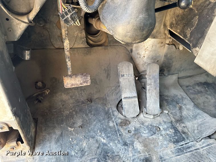 image for item DT0731 1998 Mack RD688S dump truck