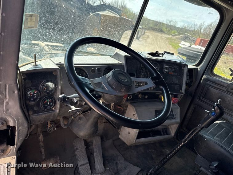 image for item DT0731 1998 Mack RD688S dump truck