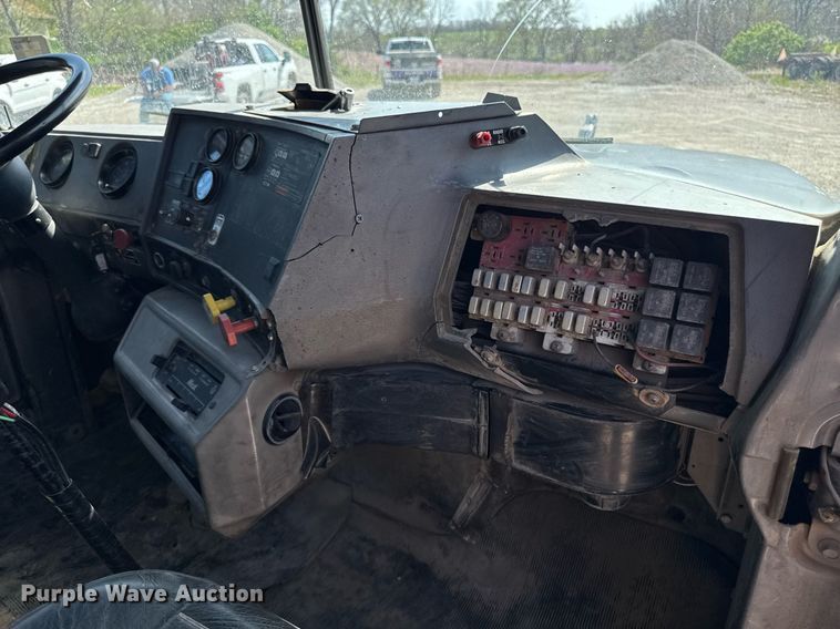 image for item DT0731 1998 Mack RD688S dump truck