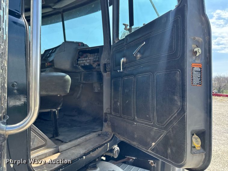 image for item DT0731 1998 Mack RD688S dump truck