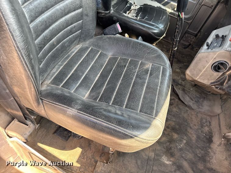 image for item DT0731 1998 Mack RD688S dump truck