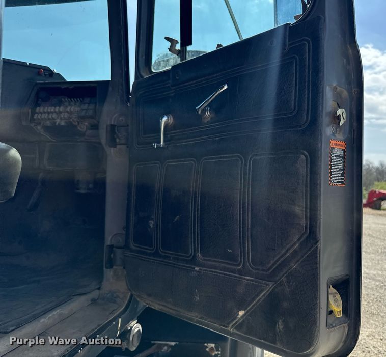 image for item DT0731 1998 Mack RD688S dump truck