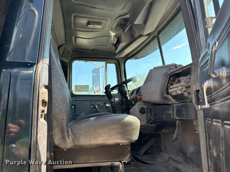 image for item DT0731 1998 Mack RD688S dump truck