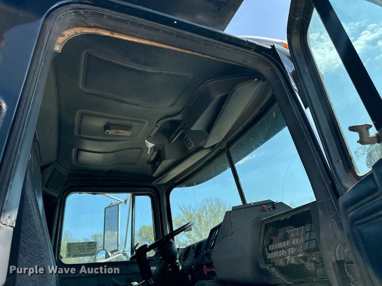 image for item DT0731 1998 Mack RD688S dump truck